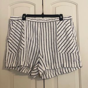 Ellen Tracey Off-white with blue stripe pull-on shorts size XL